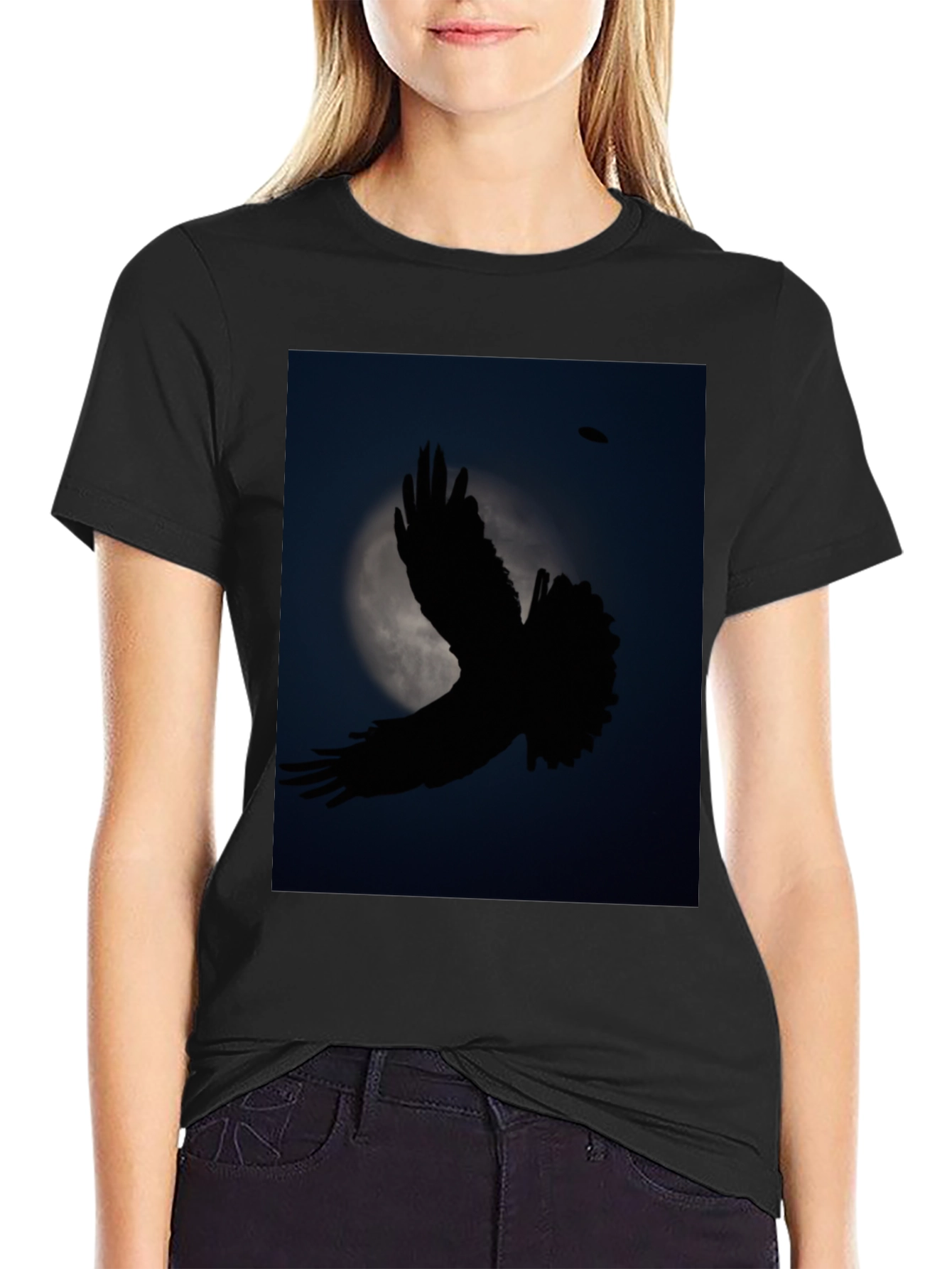 Camiseta Negra con Diseño de Ave Nocturna