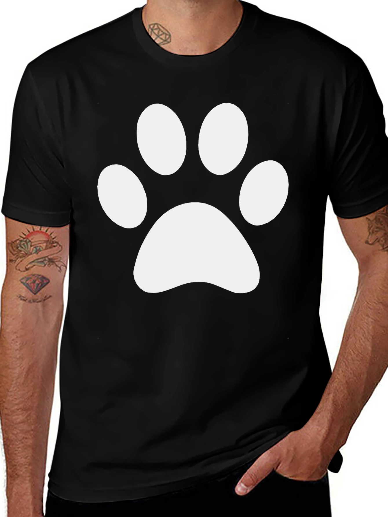 Camiseta Negra con Huella de Pata Blanca