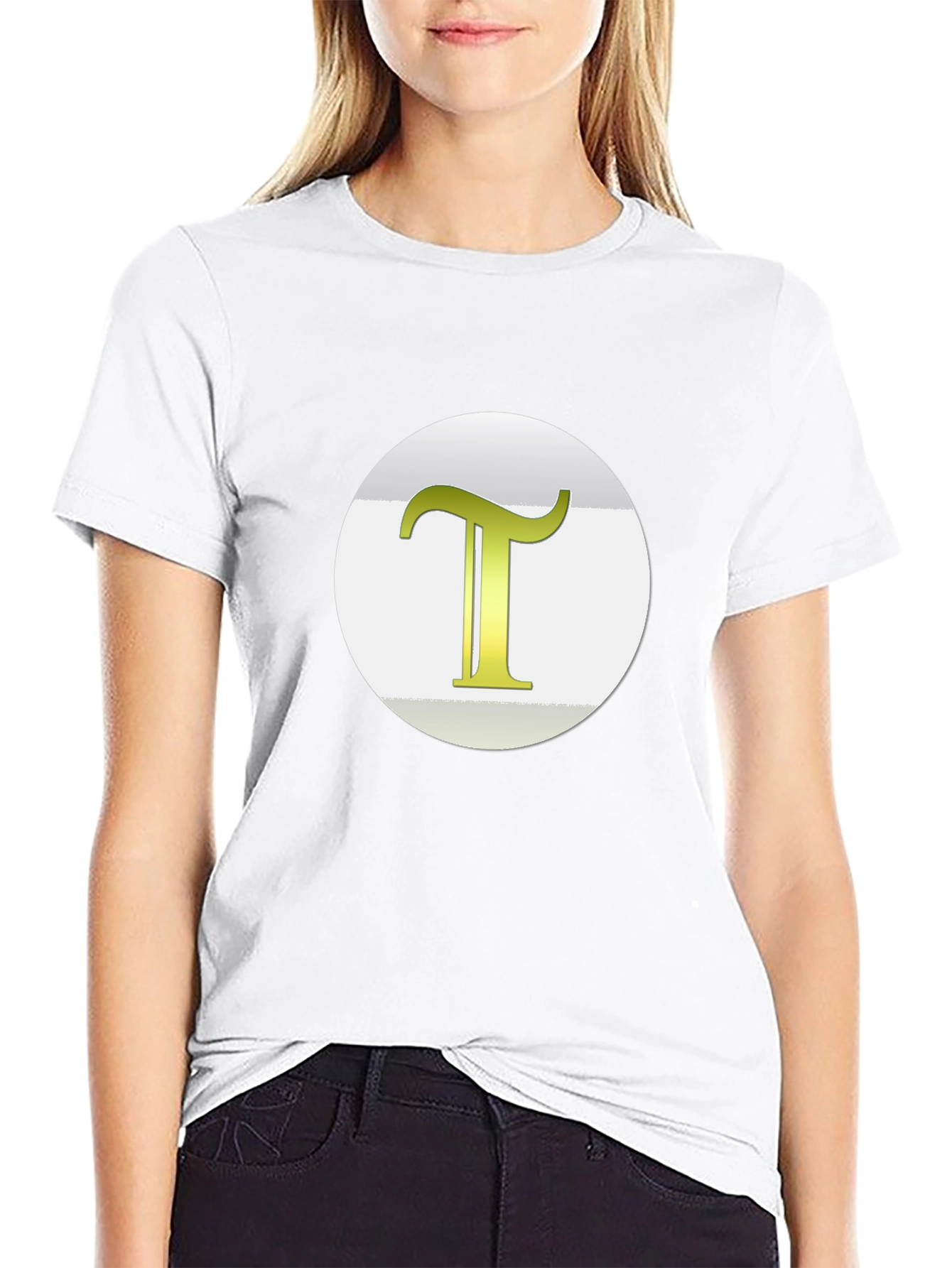 Camiseta Negra con Letra T Dorada