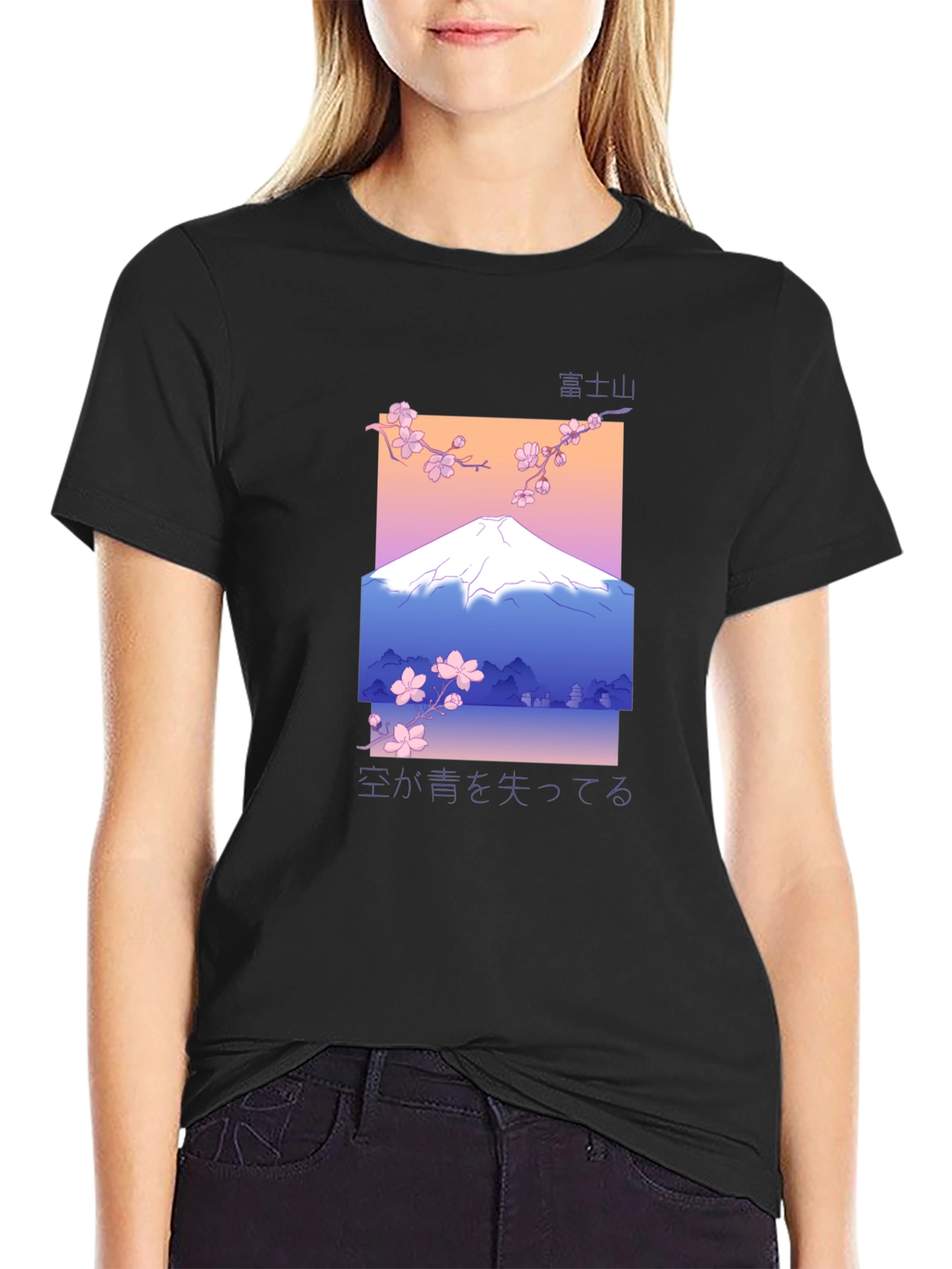Camiseta Negra con Diseño de Monte Fuji Estilizado