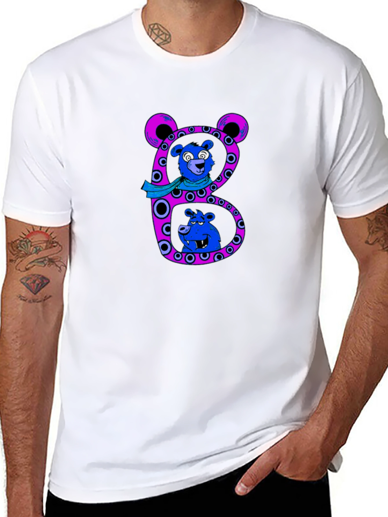 Camiseta Negra con Diseño de Oso Letra B