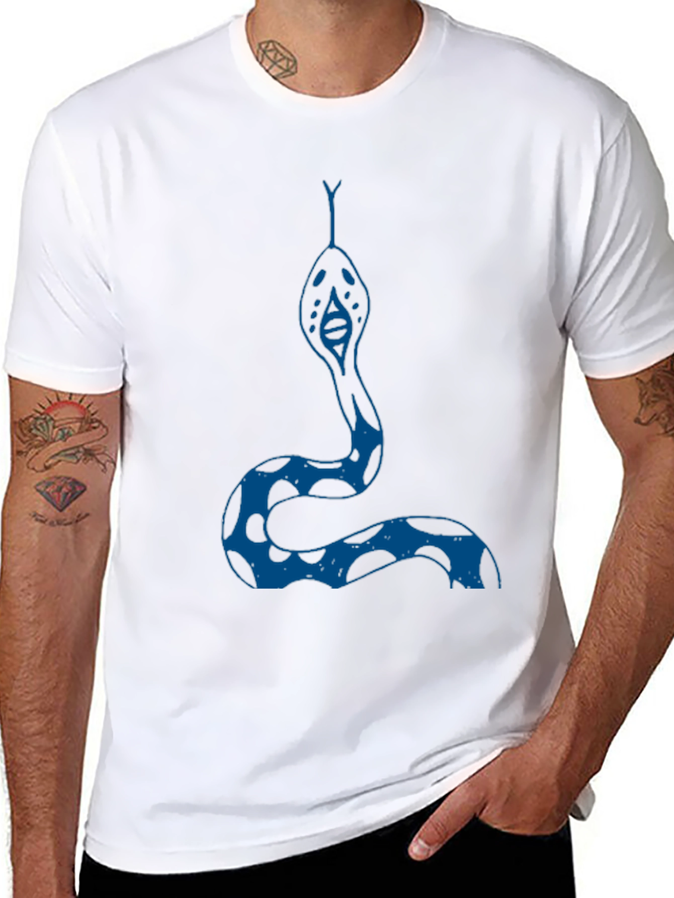 Camiseta Negra con Diseño de Serpiente Azul