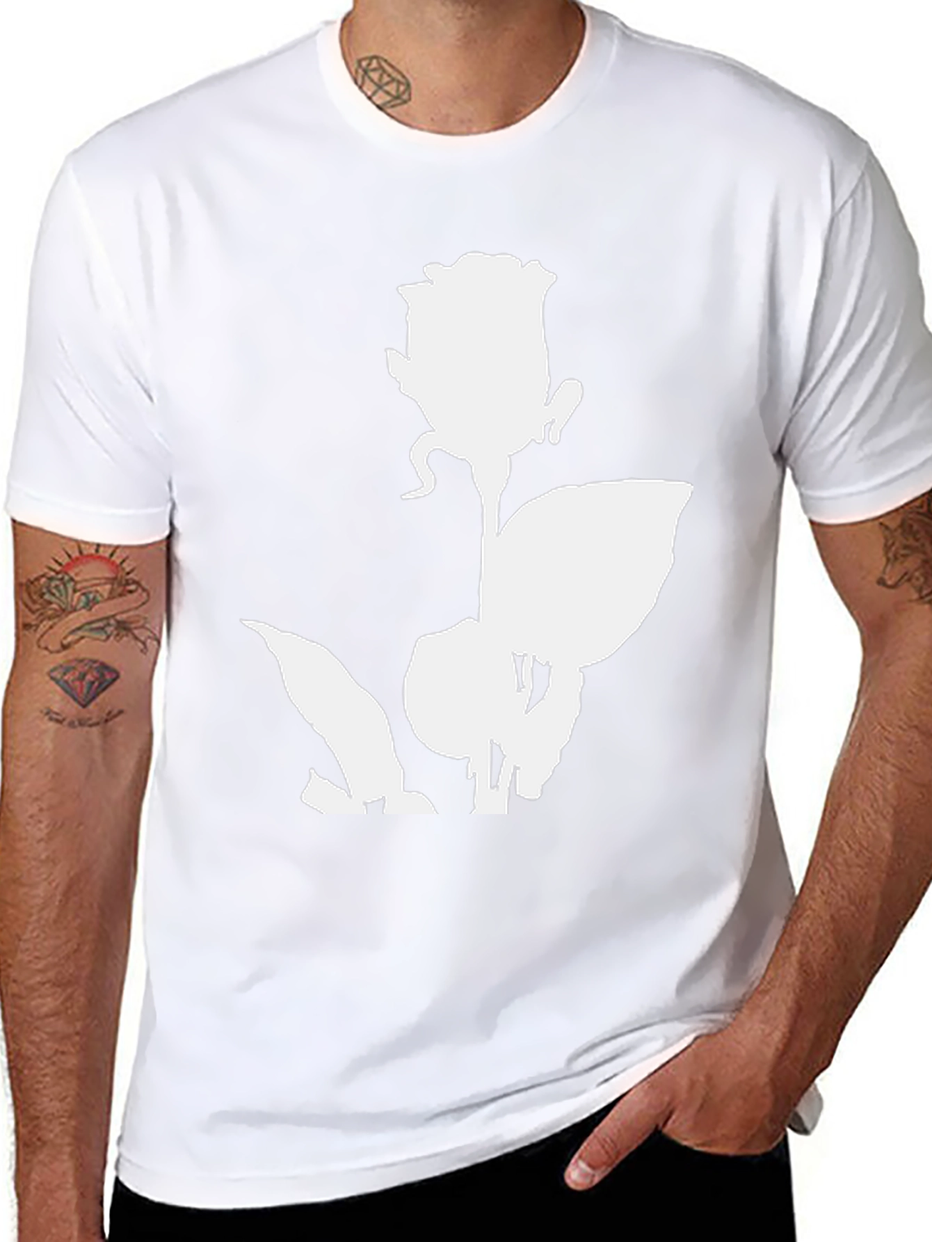 Camiseta Negra con Diseño de Rosa Blanca