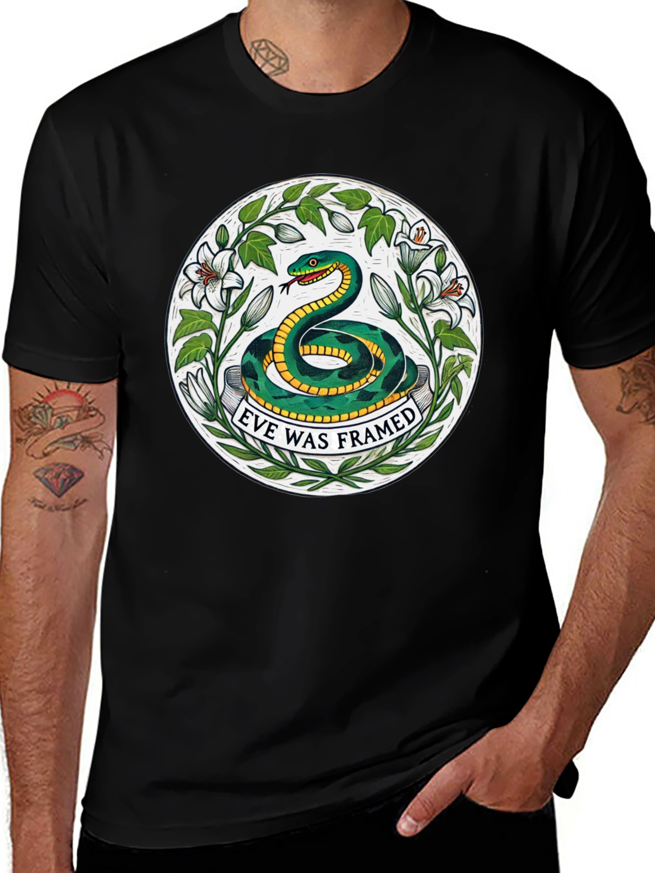 Camiseta Negra con Diseño de Serpiente Eve Was Framed