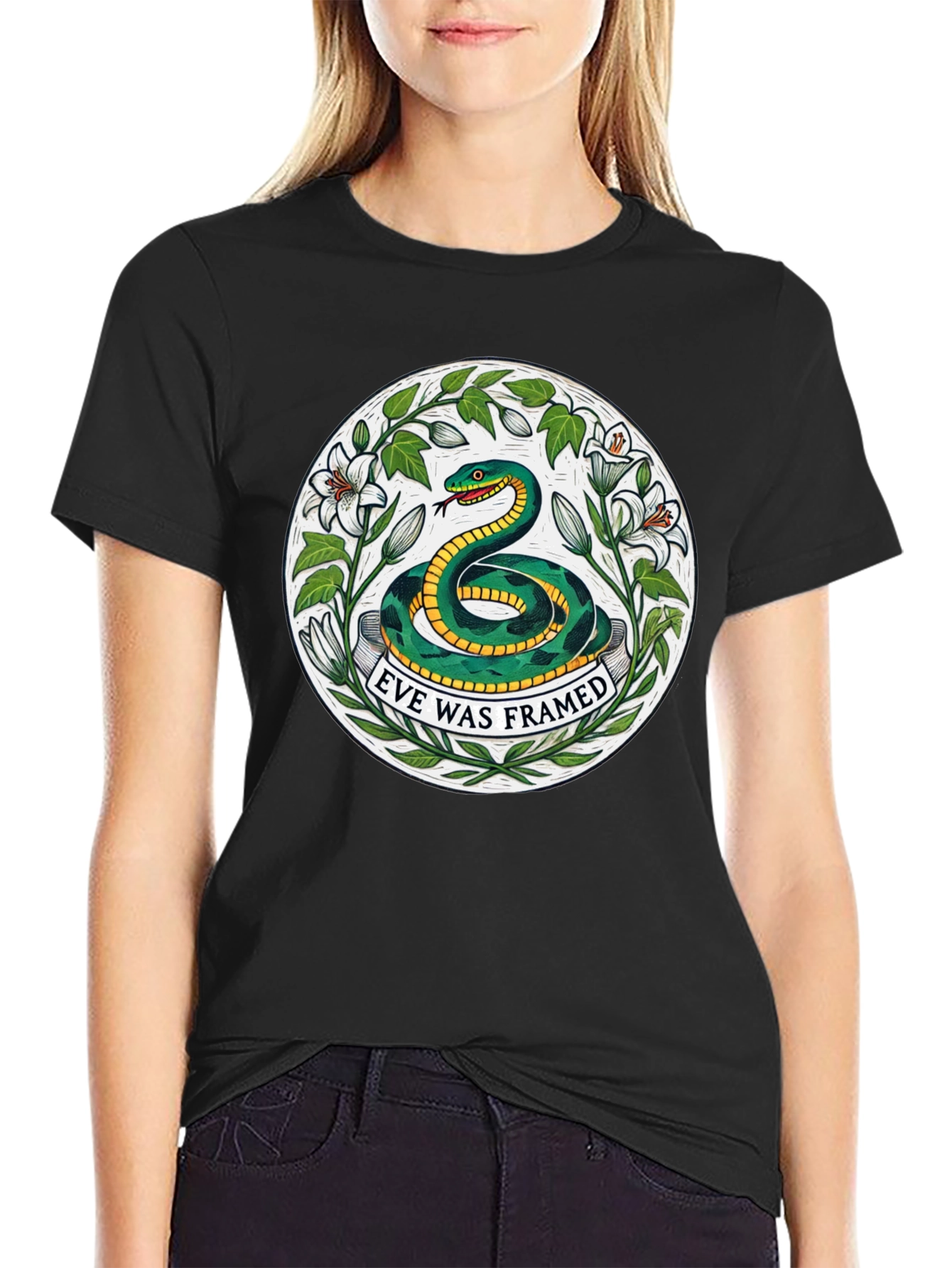 Camiseta Negra con Diseño de Serpiente Eve Was Framed
