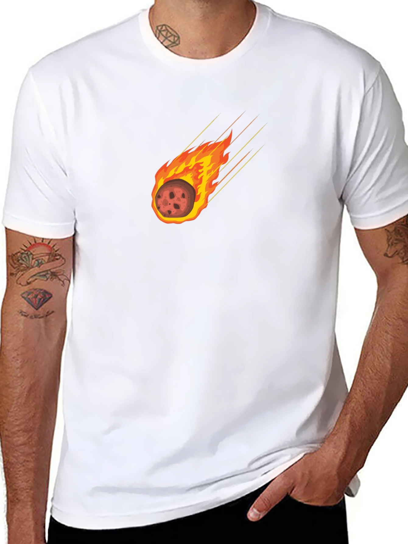Camiseta Negra con Diseño de Meteoro en Llamas