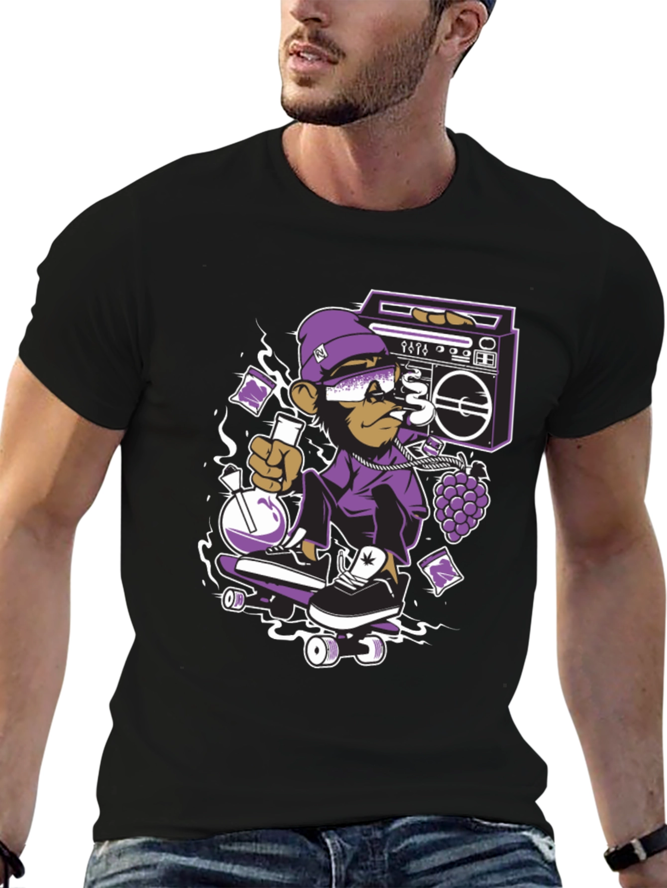 Camiseta Negra con Mono Skater y Estilo Urbano