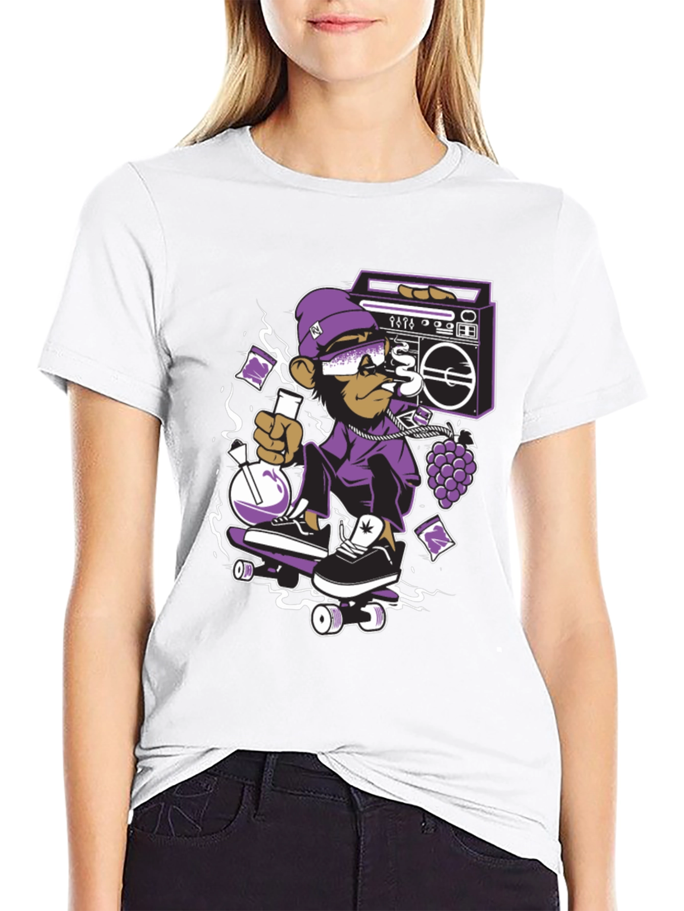 Camiseta Negra con Mono Skater y Estilo Urbano