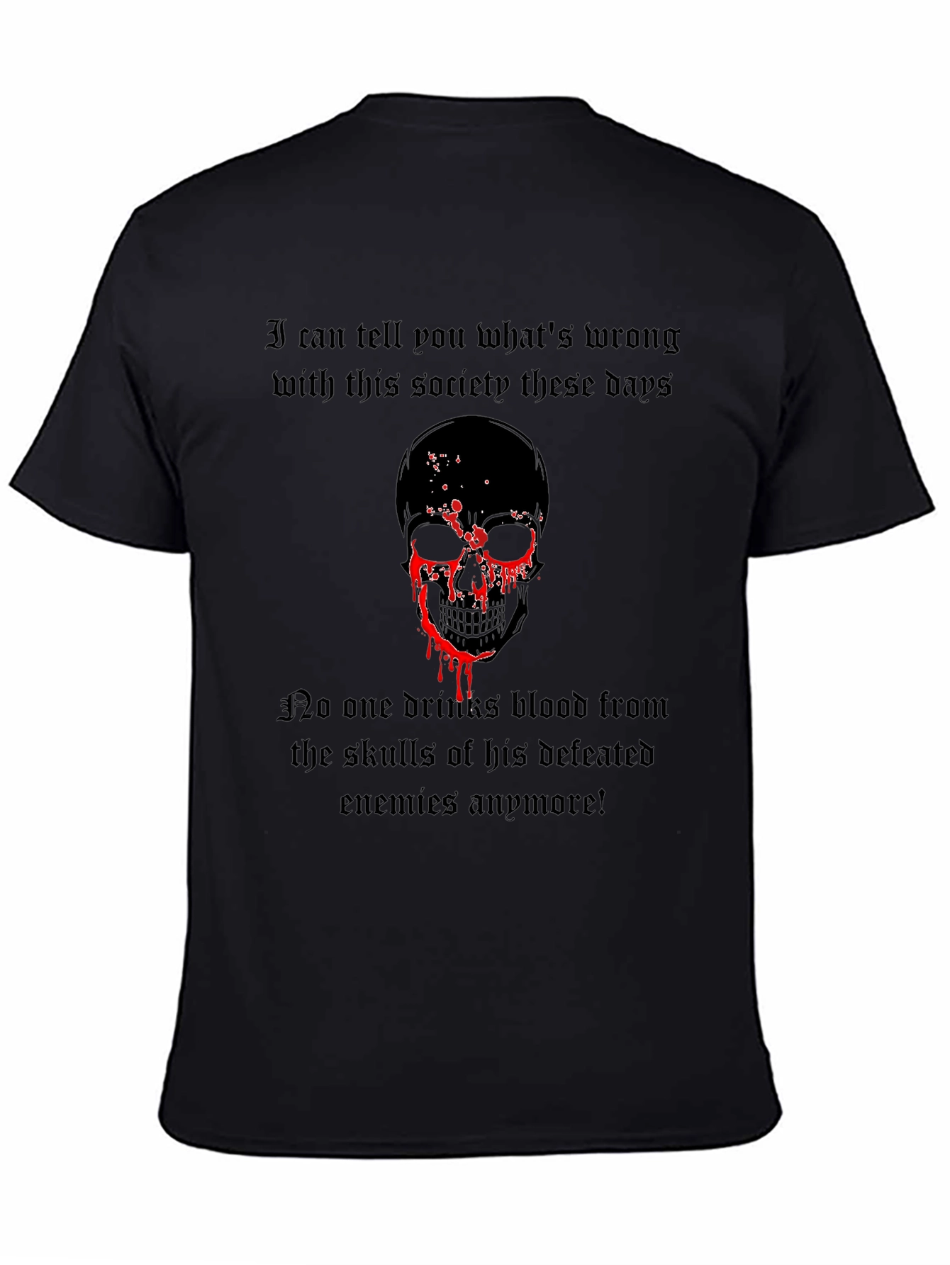 Camiseta Negra con Diseño de Calavera y Frase Gótica