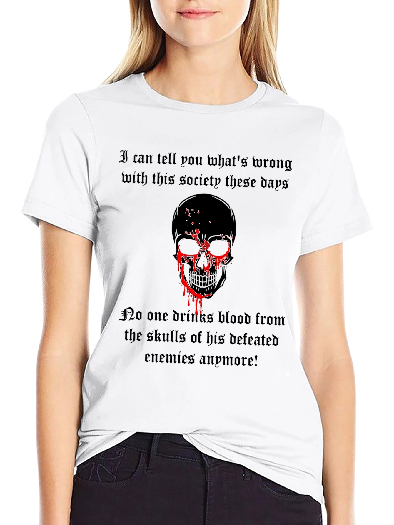 Camiseta Negra con Diseño de Calavera y Frase Gótica