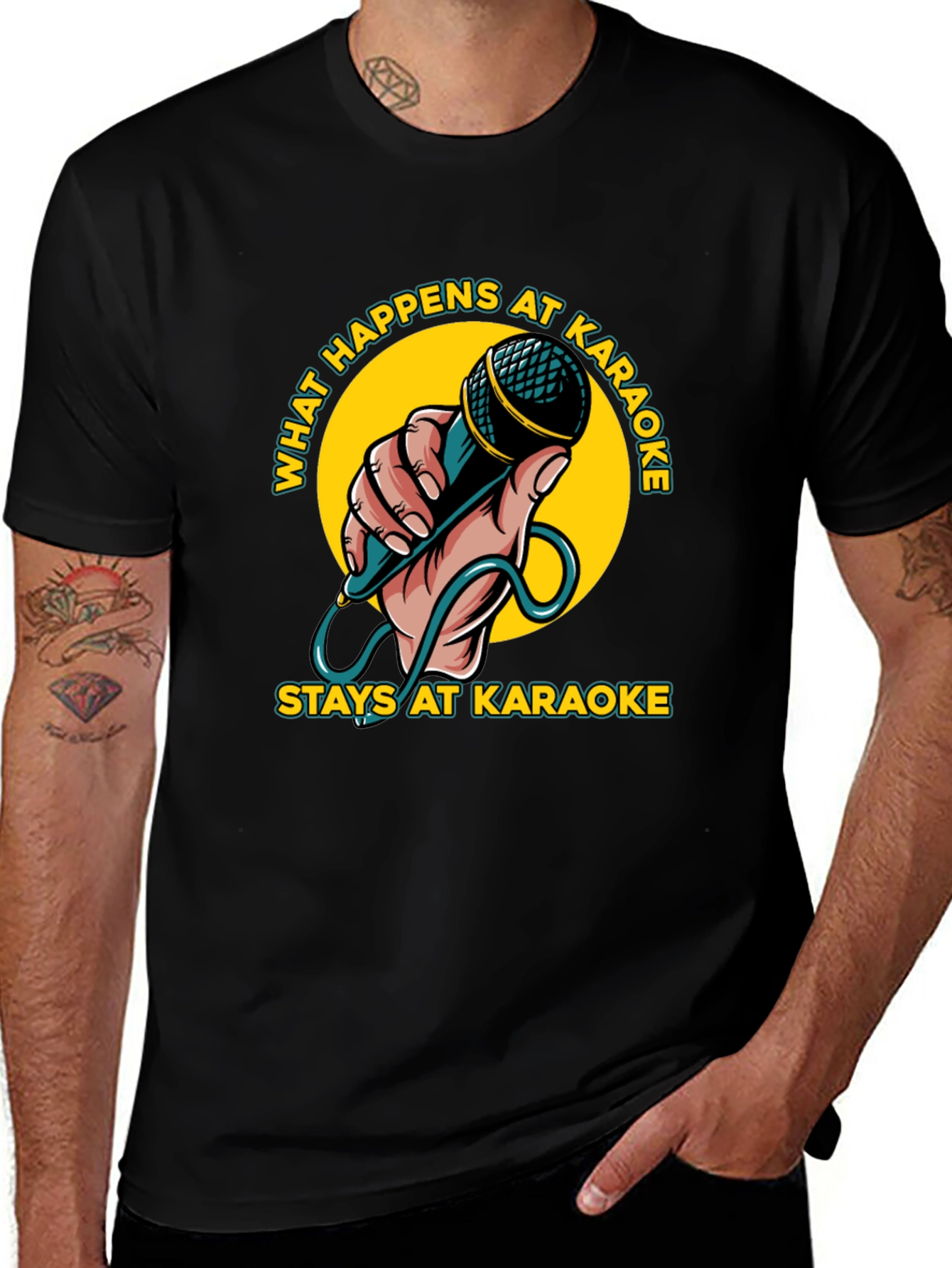 Camiseta Negra con Diseño Karaoke Divertido