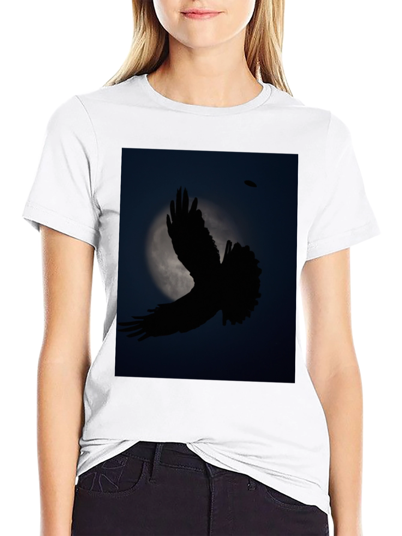 Camiseta Negra con Diseño de Ave Nocturna