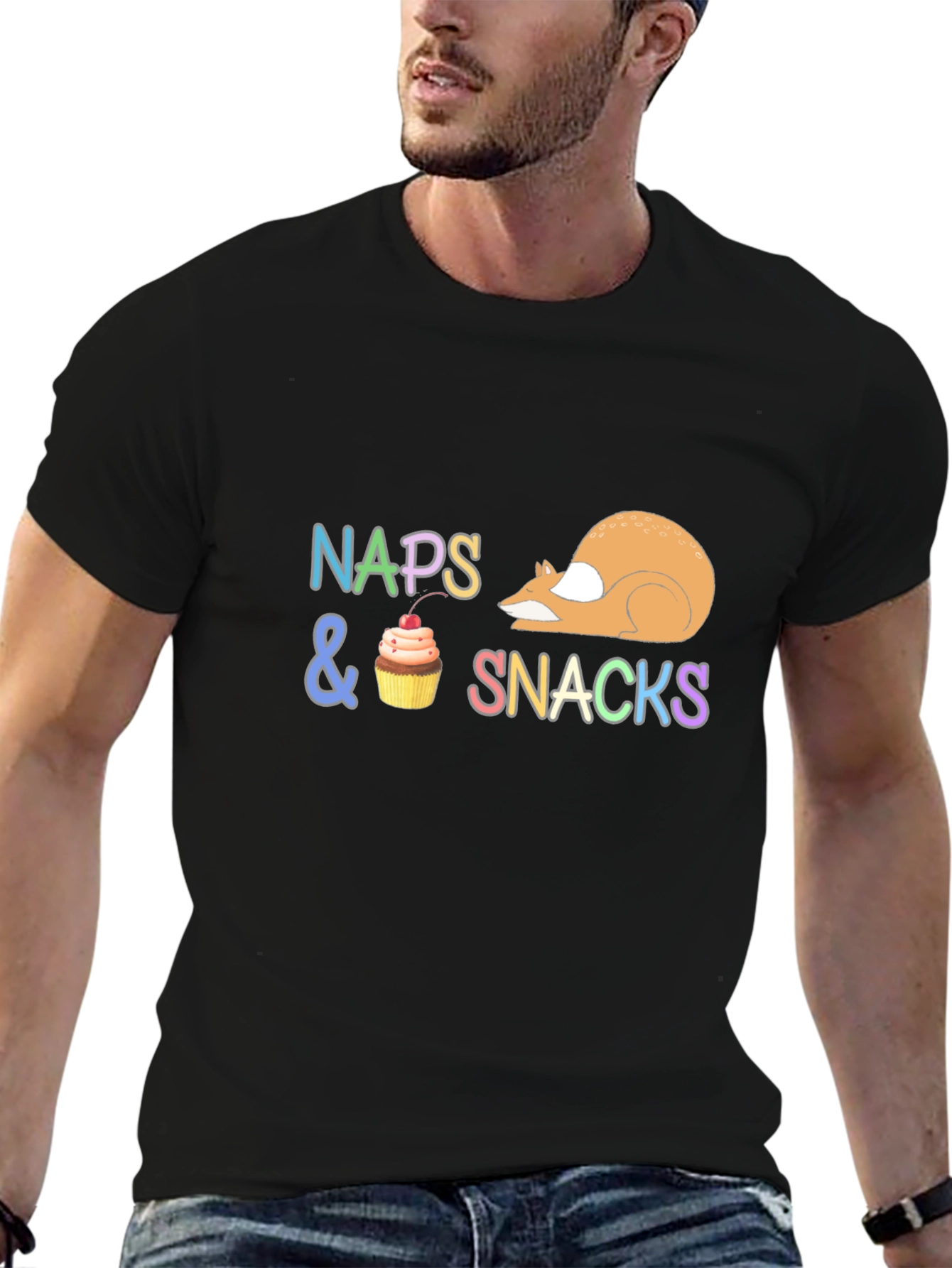 Camiseta Negra con Diseño Divertido Naps & Snacks