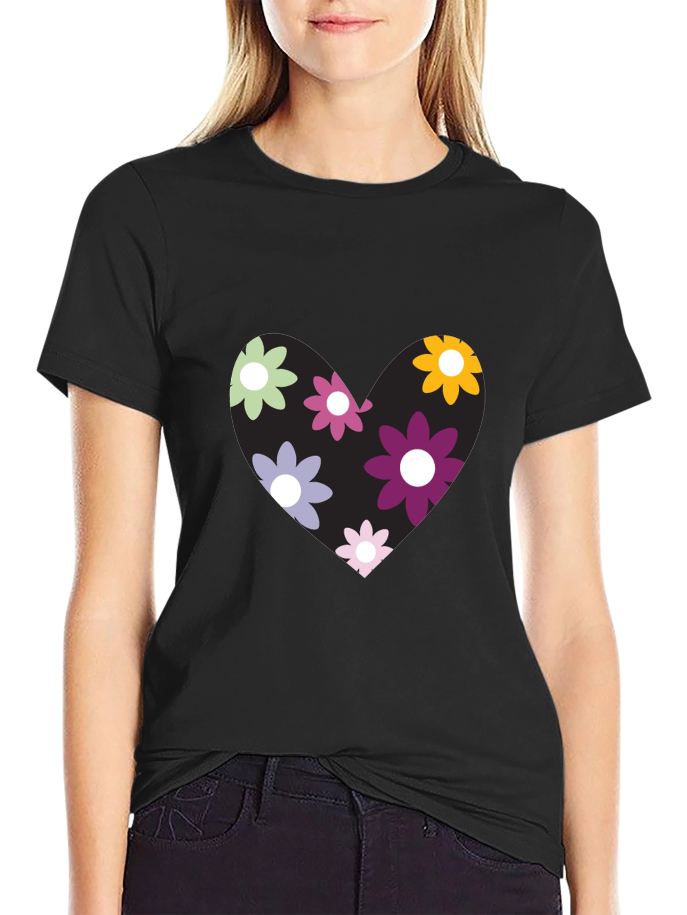 Camiseta Negra con Corazón Floral