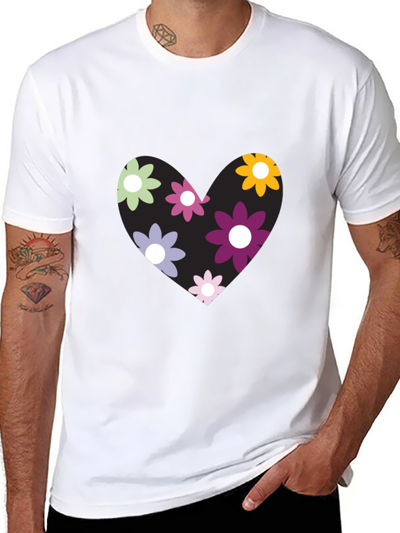 Camiseta Negra con Corazón Floral