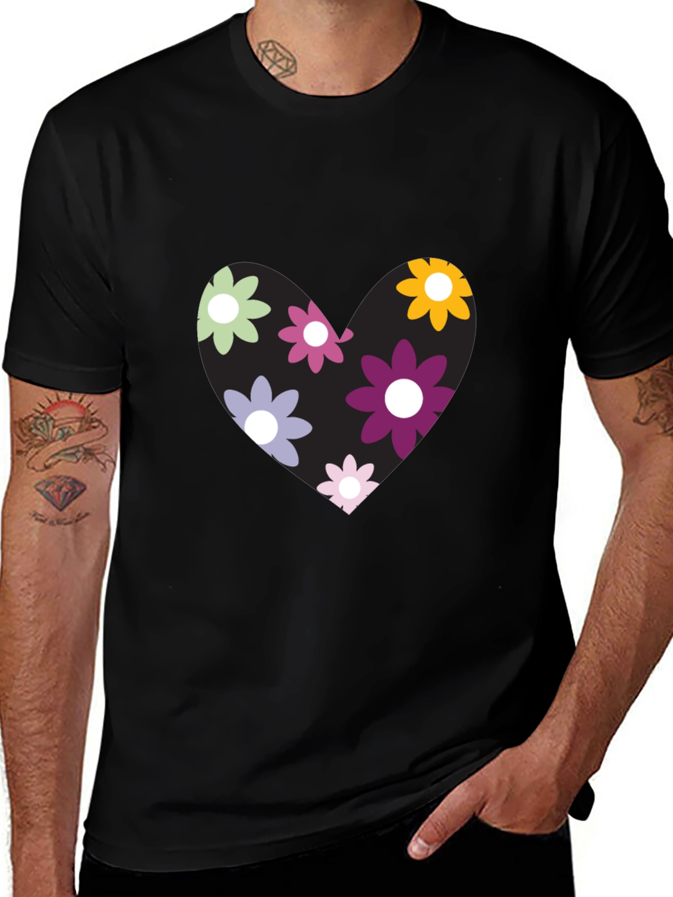 Camiseta Negra con Corazón Floral