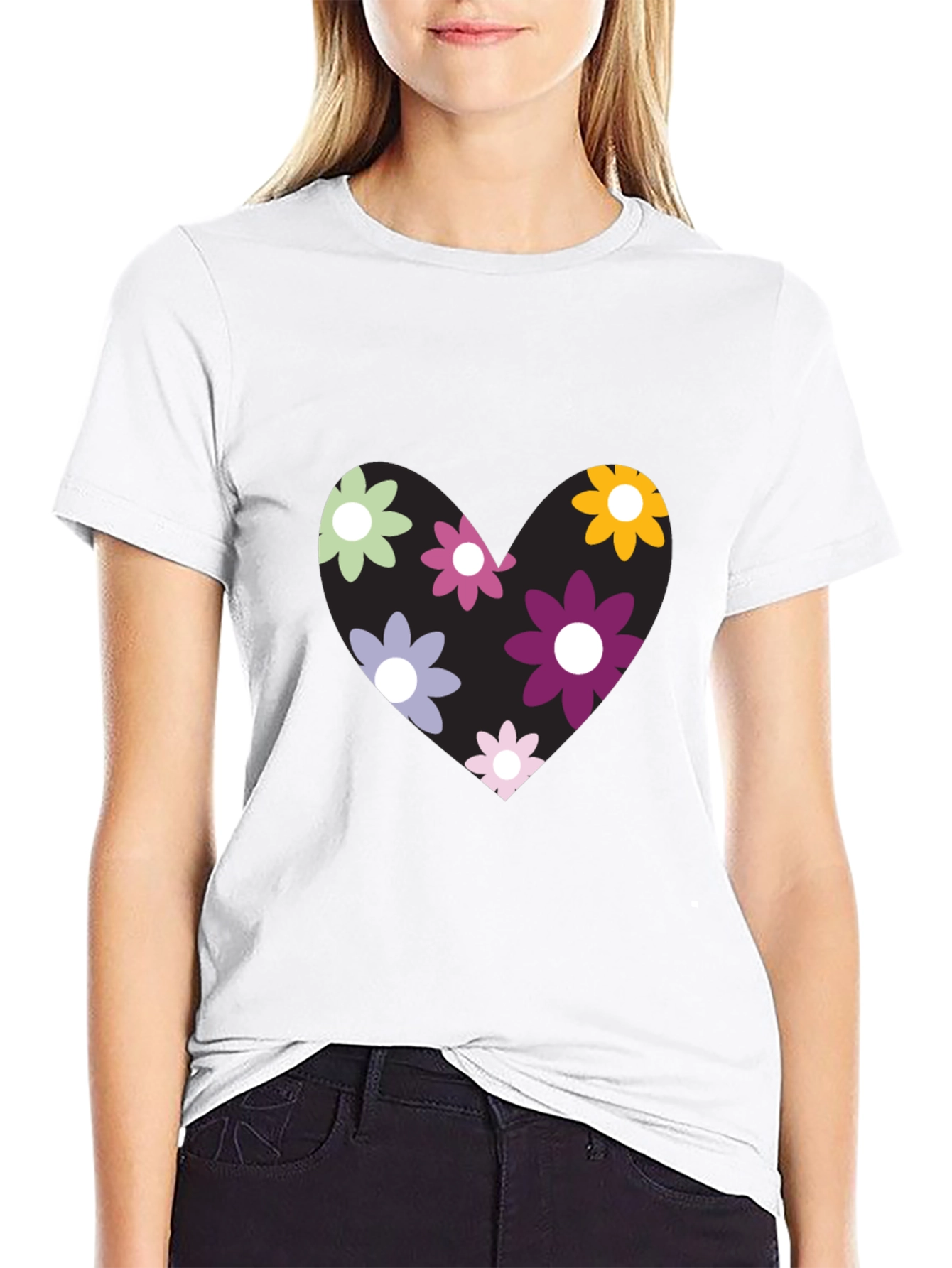Camiseta Negra con Corazón Floral