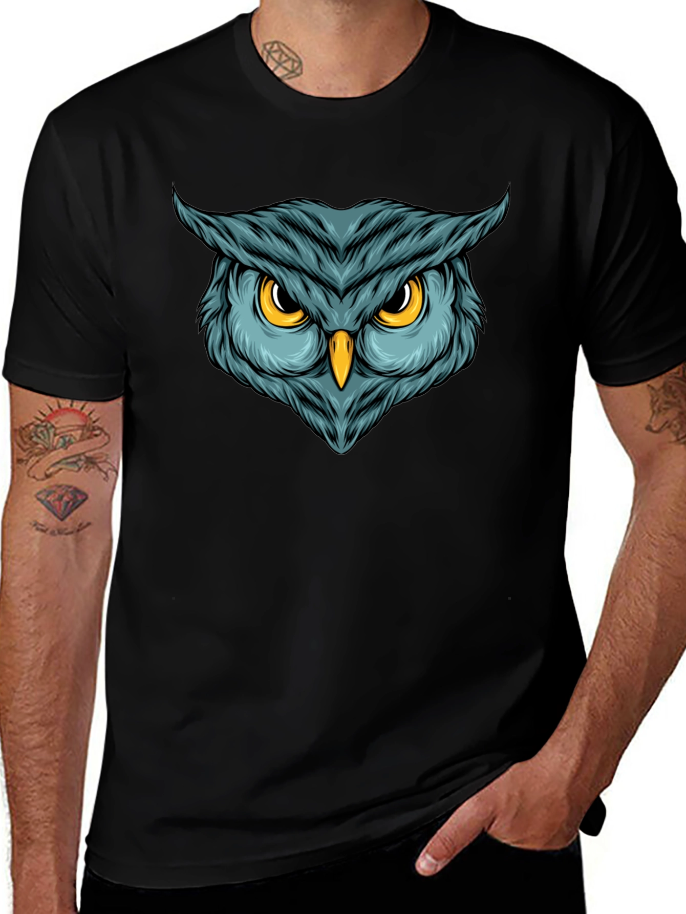 Camiseta Negra con Estampado de Búho Intenso