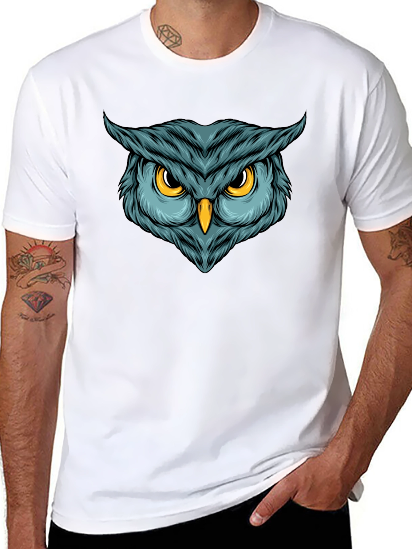 Camiseta Negra con Estampado de Búho Intenso