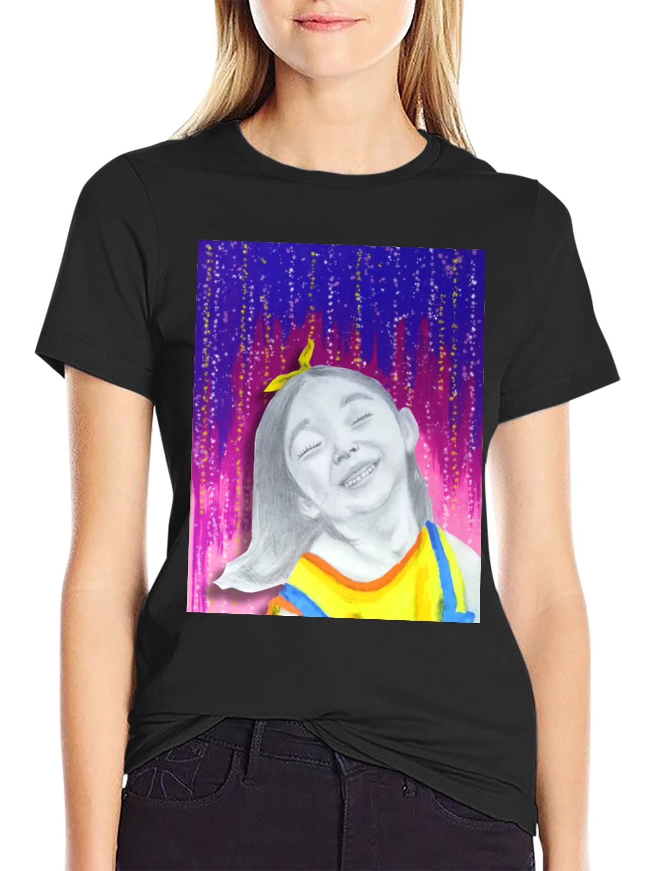 Camiseta Negra con Diseño Artístico de Niña Feliz