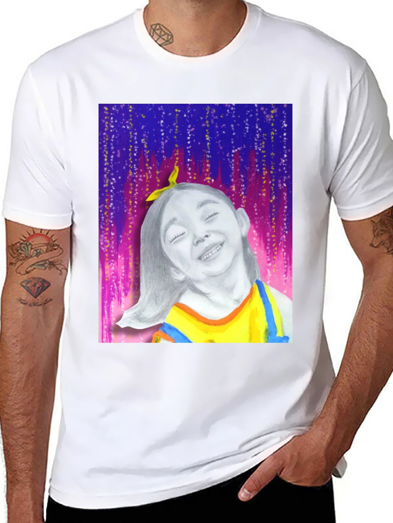 Camiseta Negra con Diseño Artístico de Niña Feliz