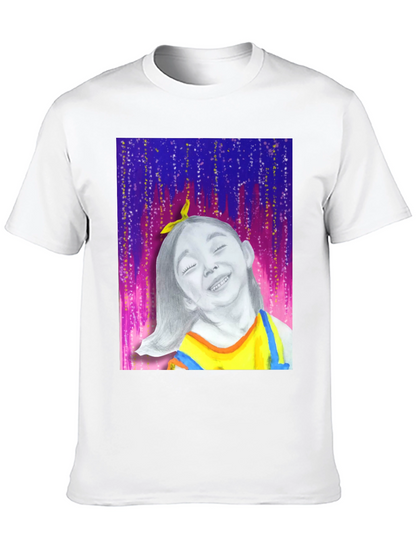 Camiseta Negra con Diseño Artístico de Niña Feliz