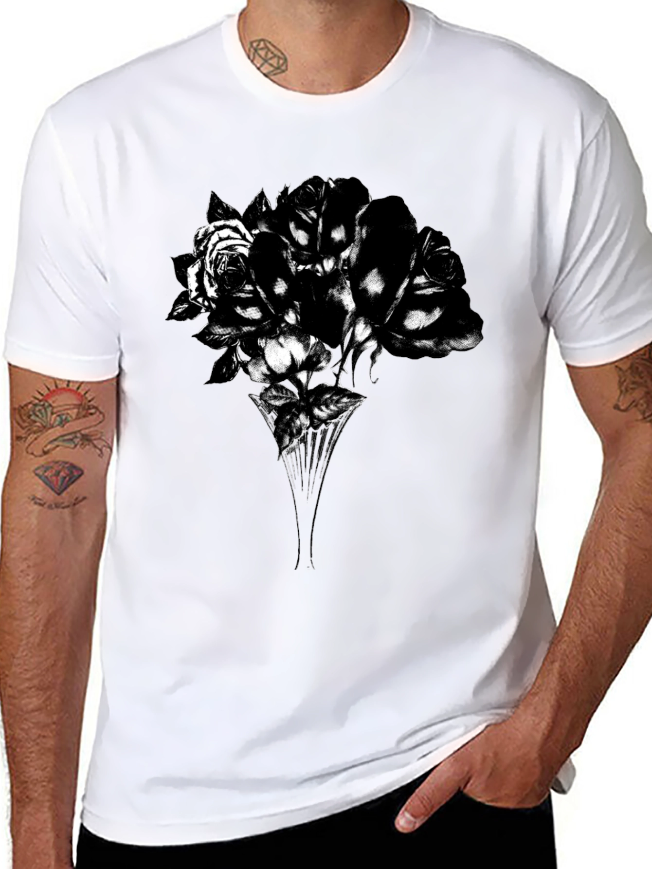 Camiseta Negra con Diseño Floral Abstracto