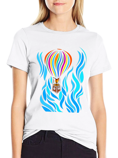 Camiseta Negra con Diseño de Globo Aerostático Abstracto