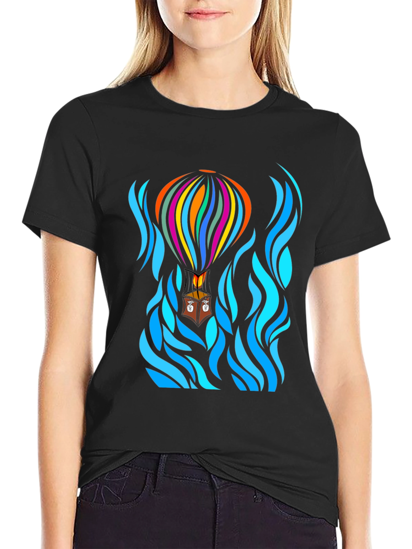 Camiseta Negra con Diseño de Globo Aerostático Abstracto