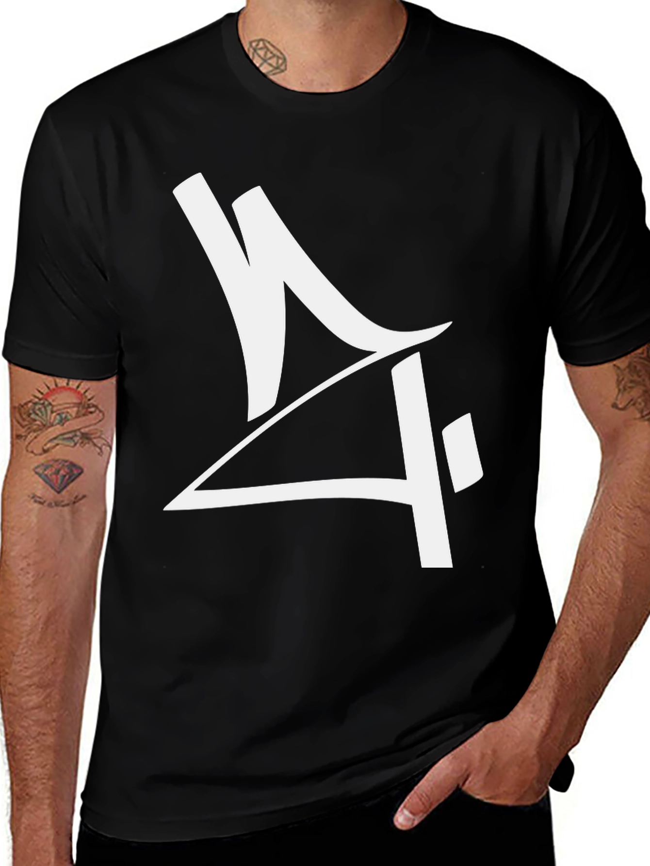 Camiseta Negra con Diseño Gráfico Moderno en Blanco