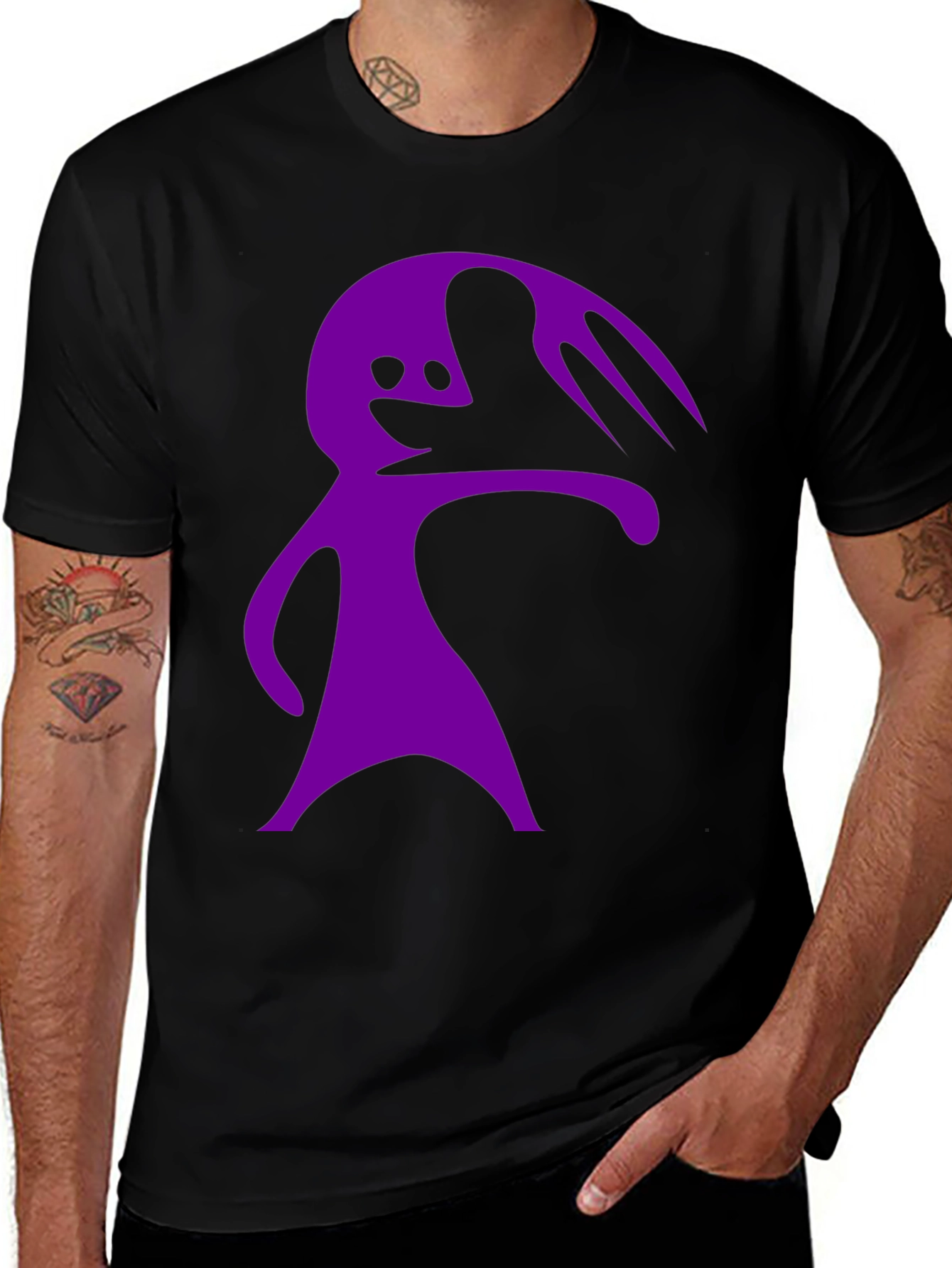 Camiseta Negra con Diseño Abstracto Morado