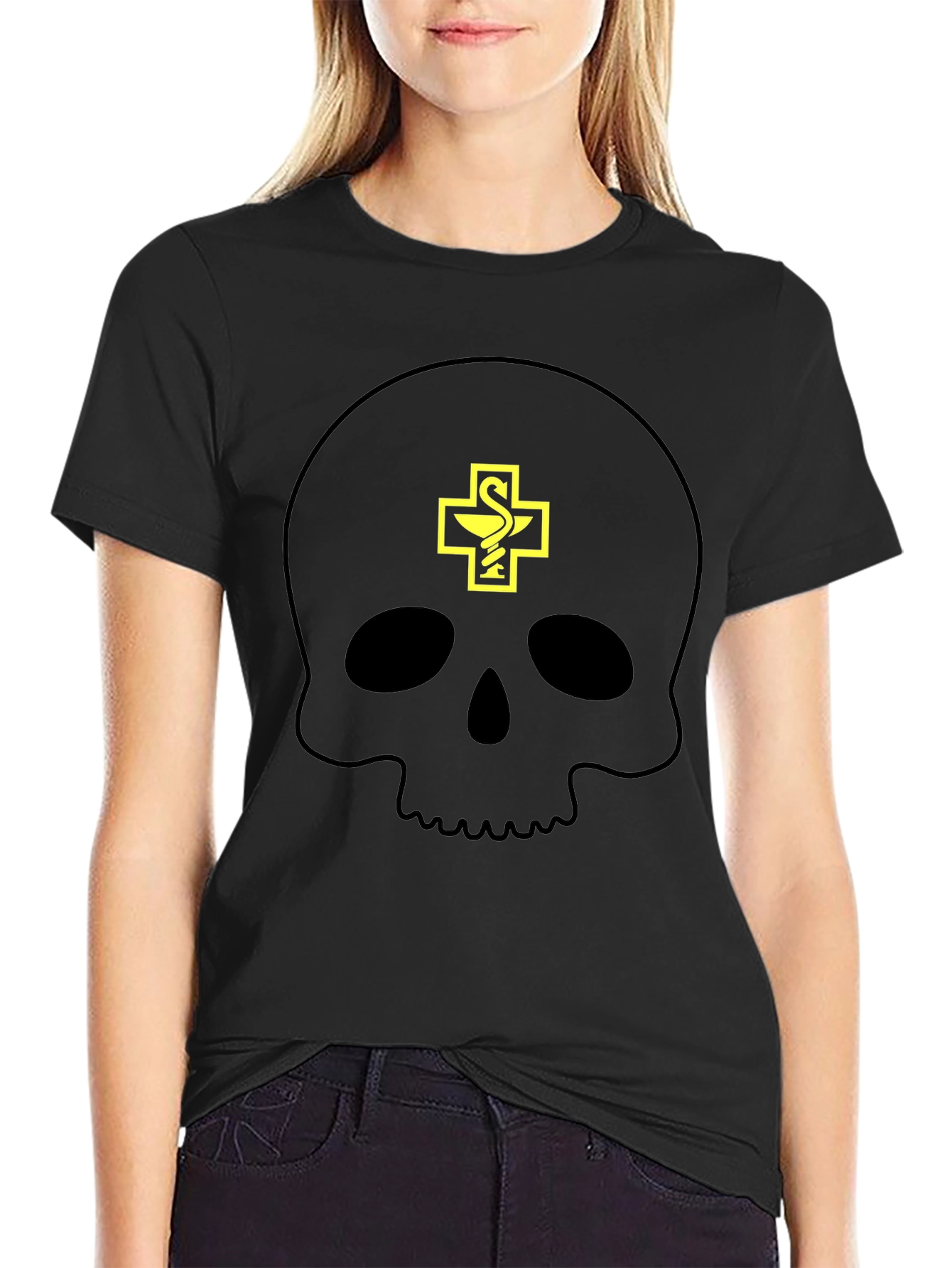 Camiseta Negra con Calavera y Símbolo Farmacéutico