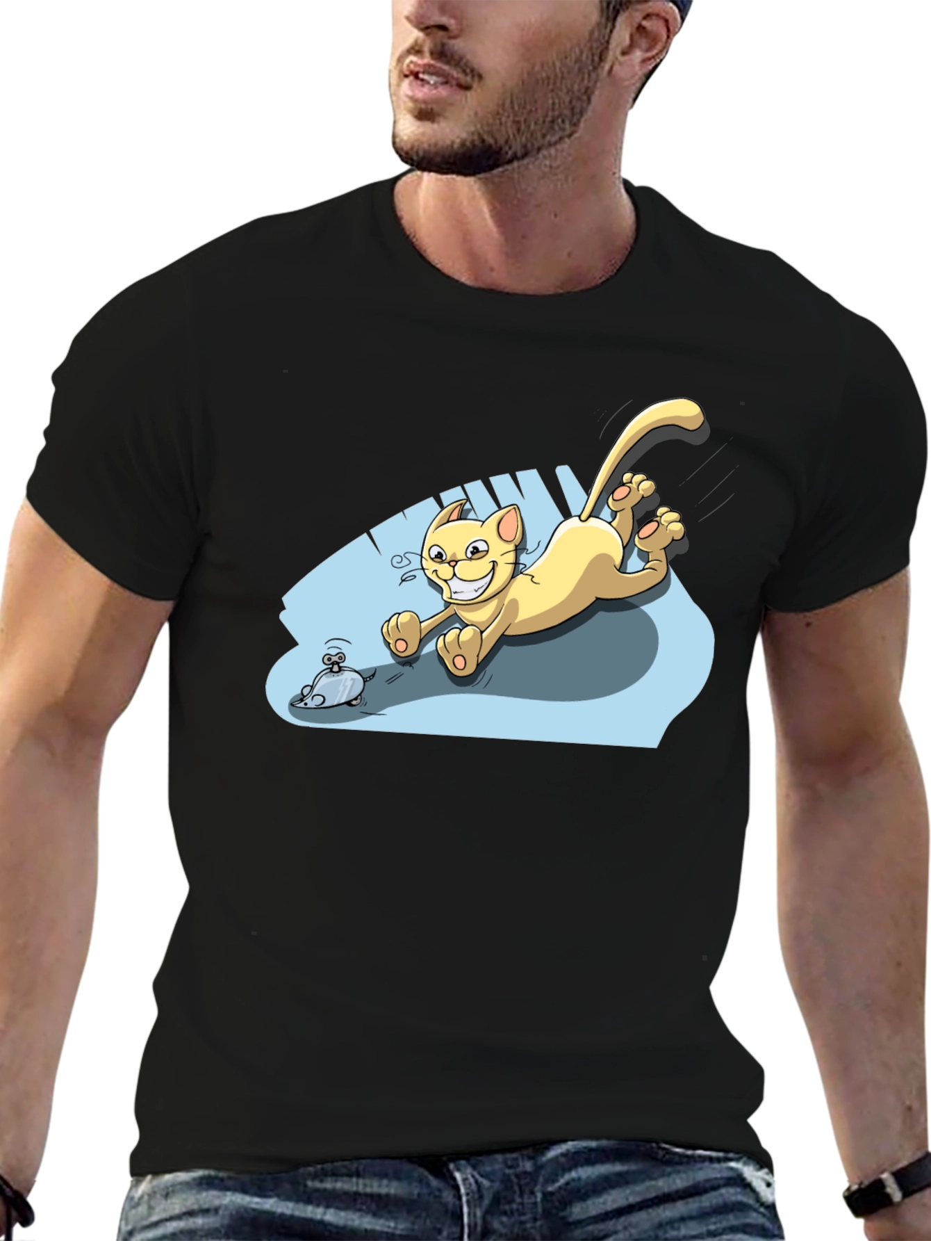 Camiseta Negra con Diseño de Gato Persiguiendo Ratón