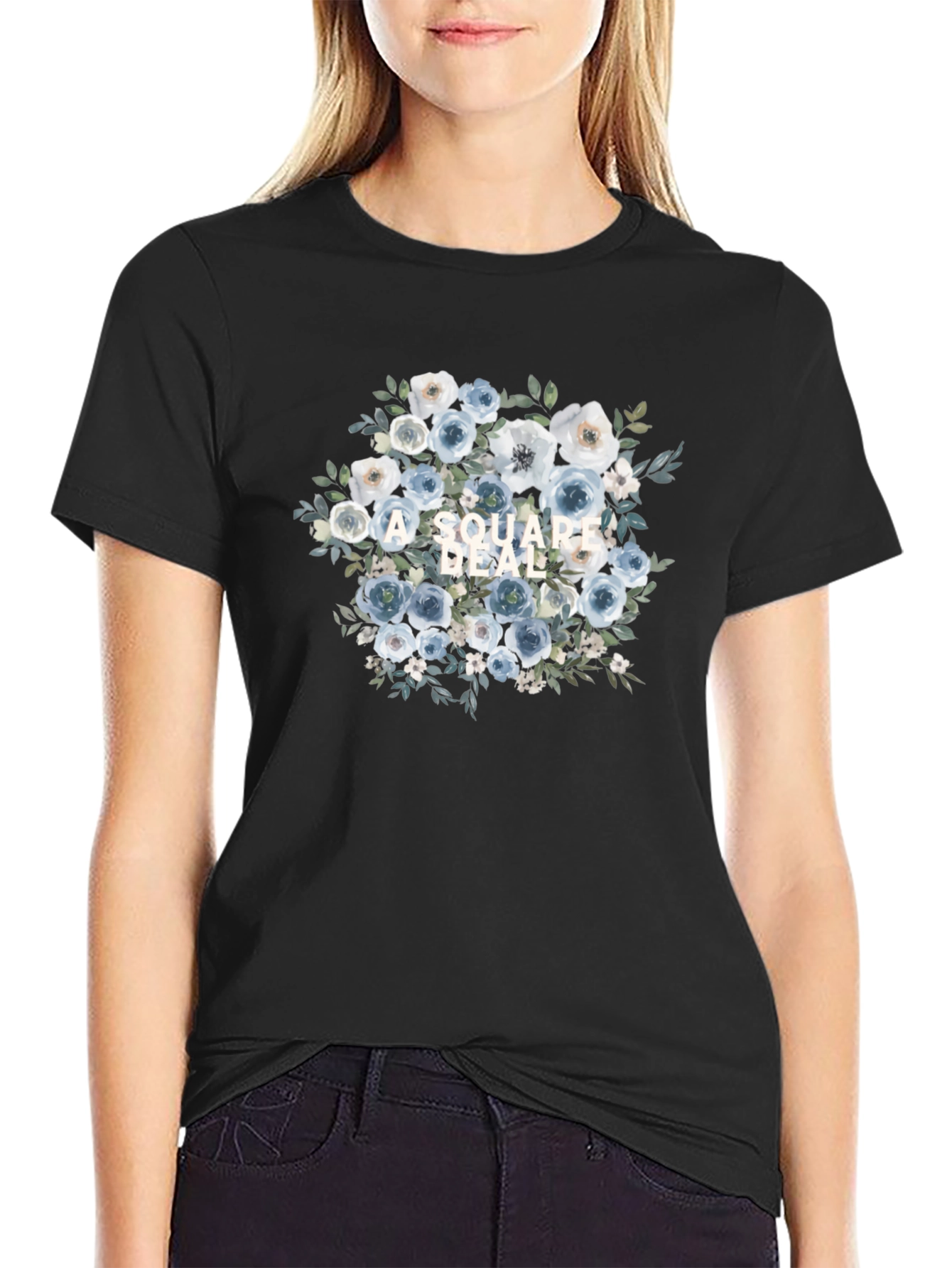 Camiseta Negra con Diseño Floral A Square Deal