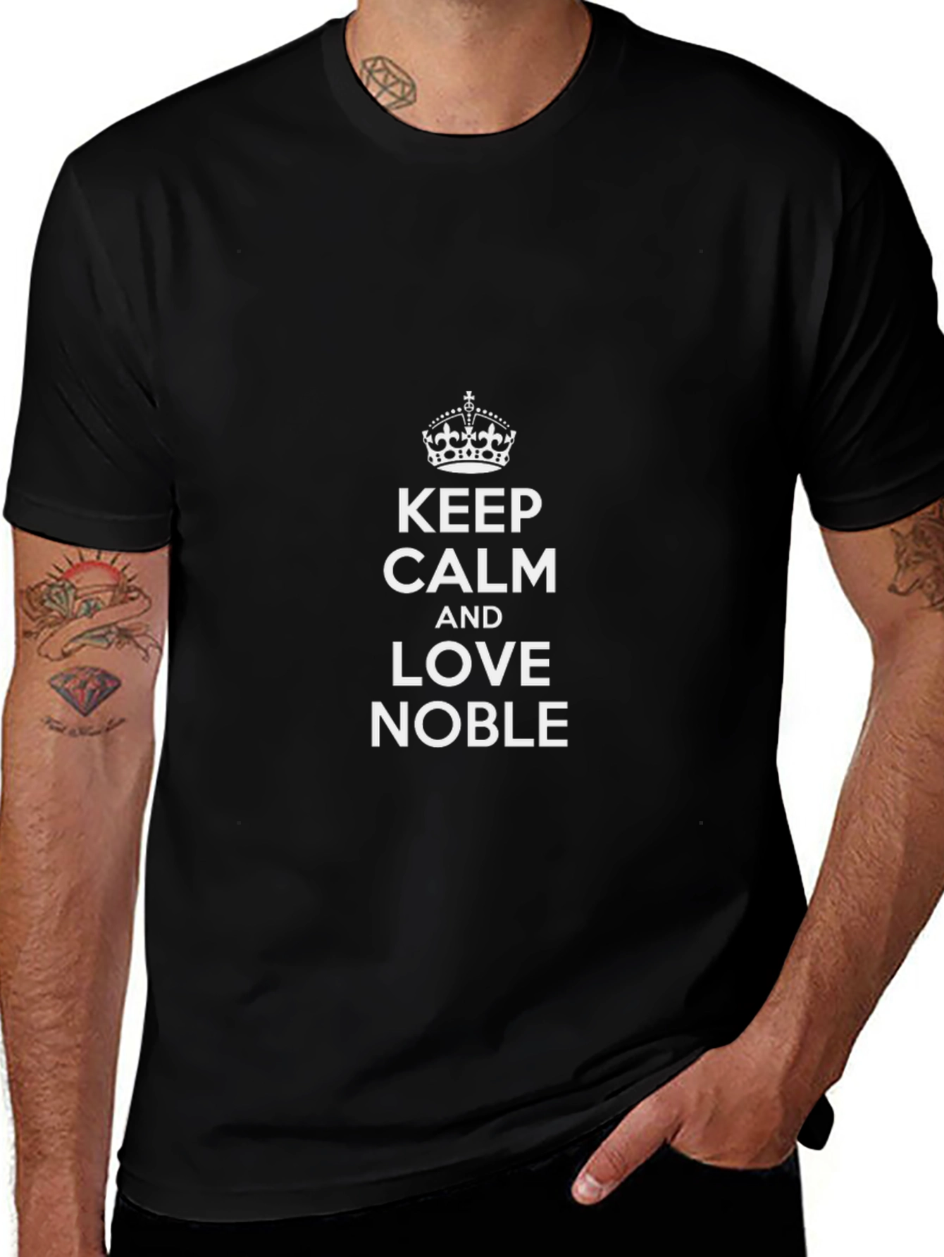 Camiseta Negra: Keep Calm and Love Noble