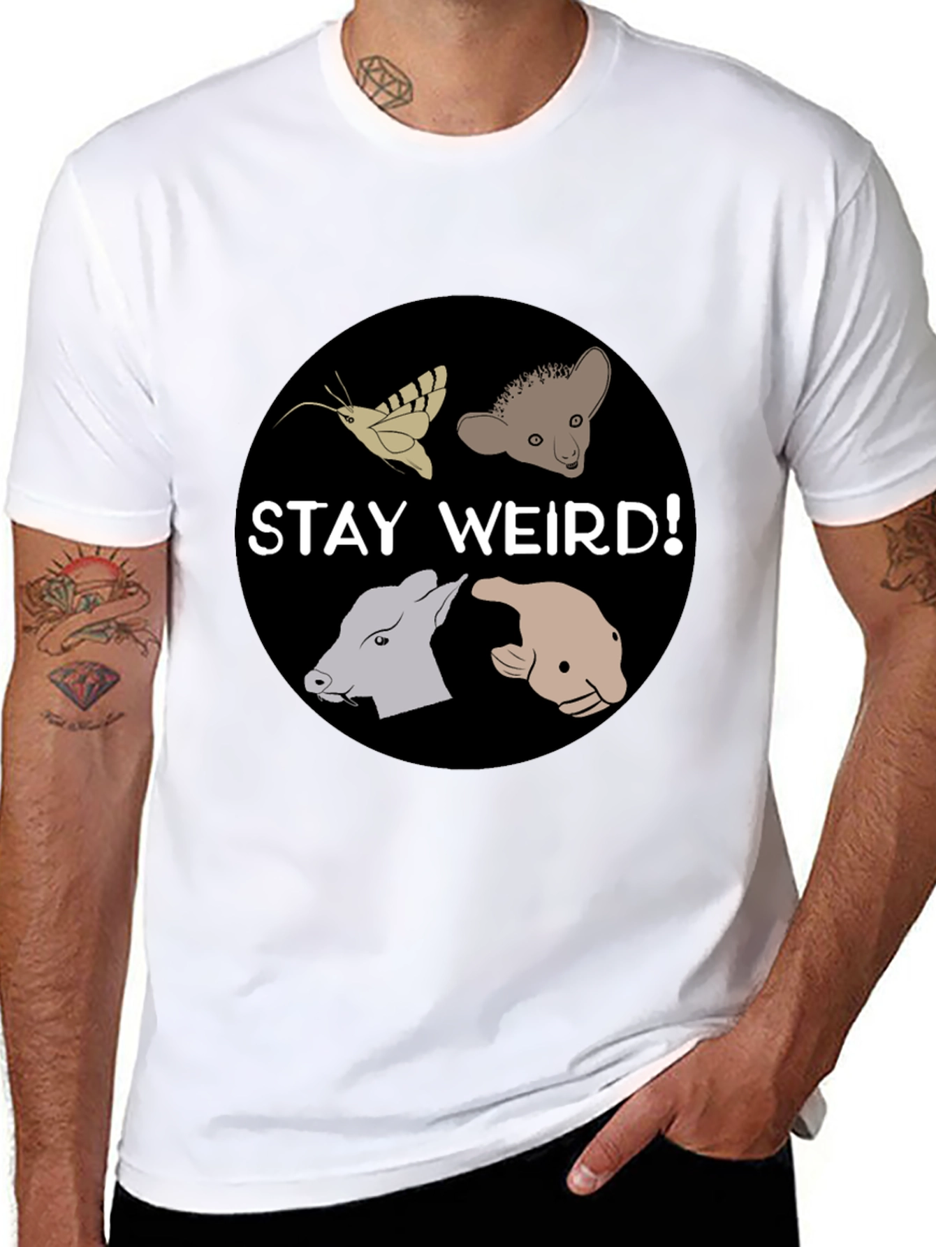 Camiseta Negra Stay Weird con Diseño Animal Divertido