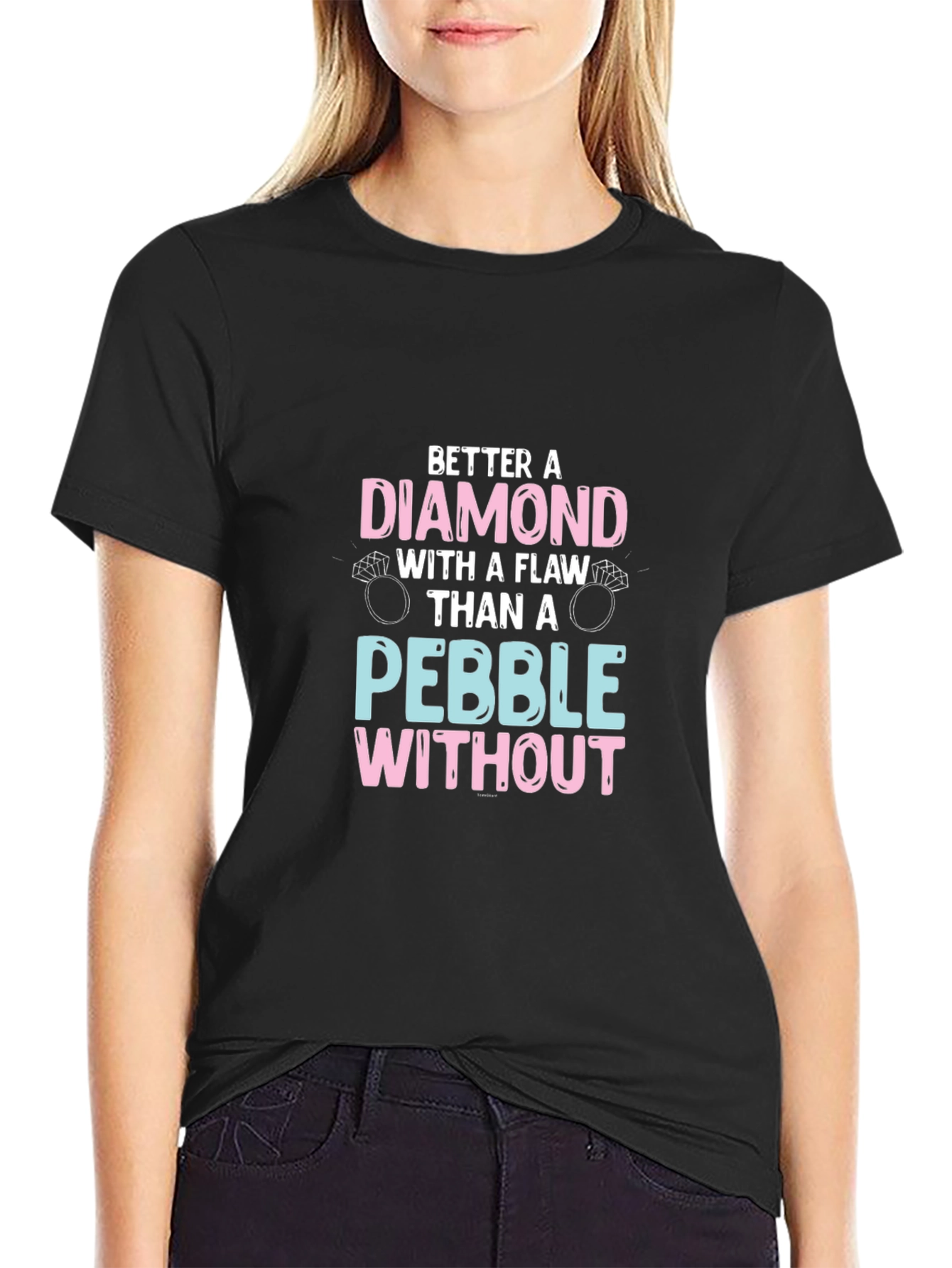 Camiseta Negra con Diseño de Diamante y Anillos