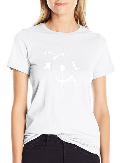 Camiseta Negra con Diseño Abstracto Blanco