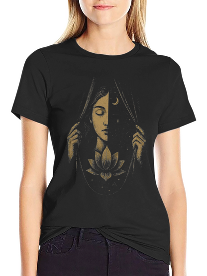 Camiseta Negra con Diseño de Luna y Flor
