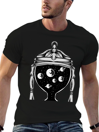 Camiseta Negra con Diseño Espacial en Copa Antigua