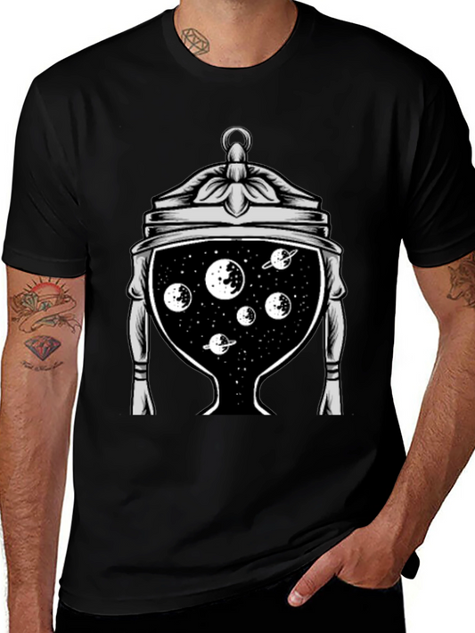 Camiseta Negra con Diseño Espacial en Copa Antigua