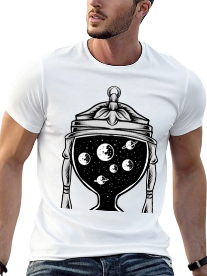 Camiseta Negra con Diseño Espacial en Copa Antigua