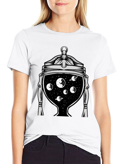 Camiseta Negra con Diseño Espacial en Copa Antigua