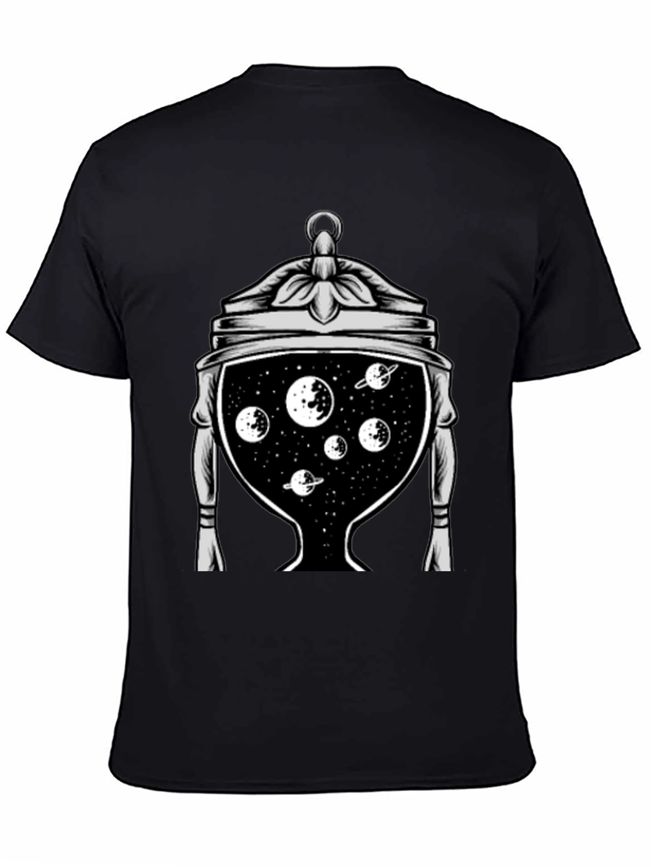 Camiseta Negra con Diseño Espacial en Copa Antigua