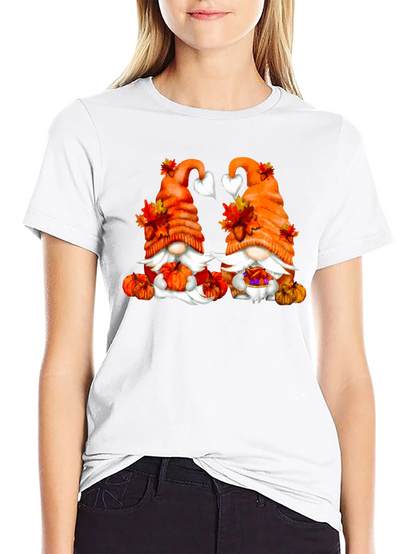 Camiseta Negra con Diseño de Gnomos Otoñales