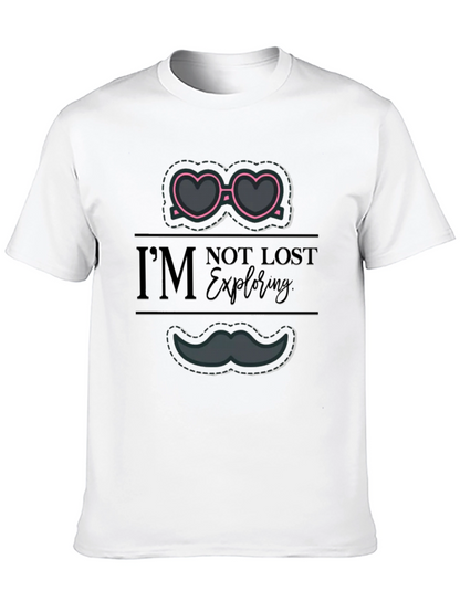 Camiseta Negra Gráfica Im Not Lost Exploring
