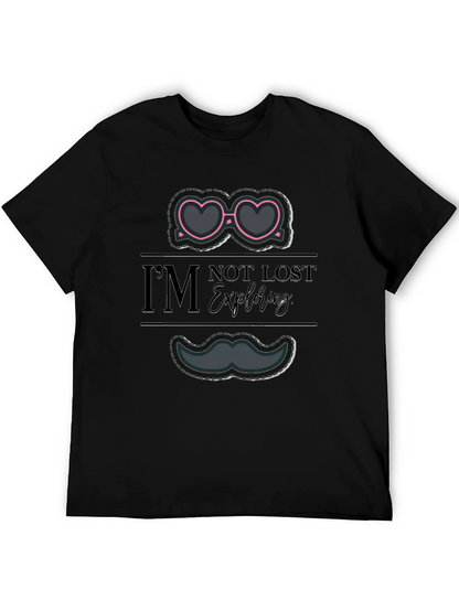 Camiseta Negra Gráfica Im Not Lost Exploring
