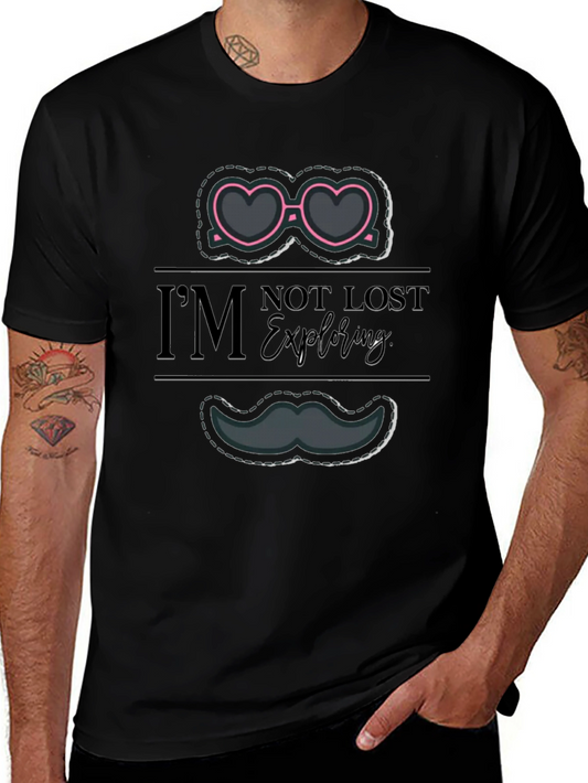 Camiseta Negra Gráfica Im Not Lost Exploring