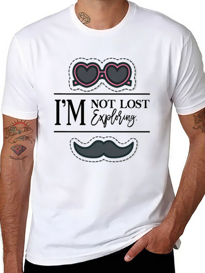 Camiseta Negra Gráfica Im Not Lost Exploring
