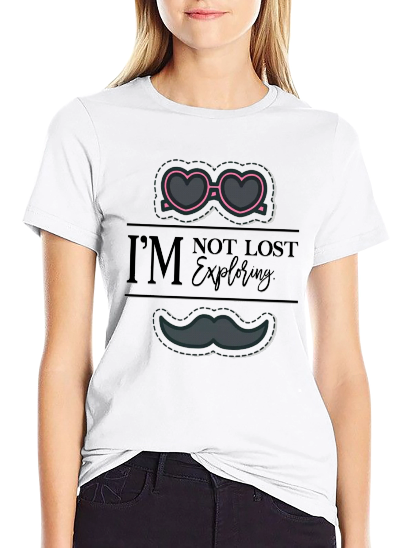 Camiseta Negra Gráfica Im Not Lost Exploring